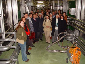 عکس دسته‌جمعی در کارخانه